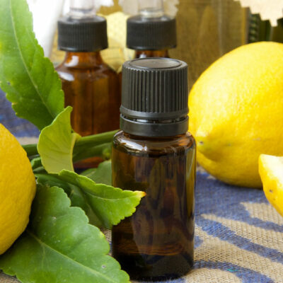 7 Essential Oils to Banish Dandruff