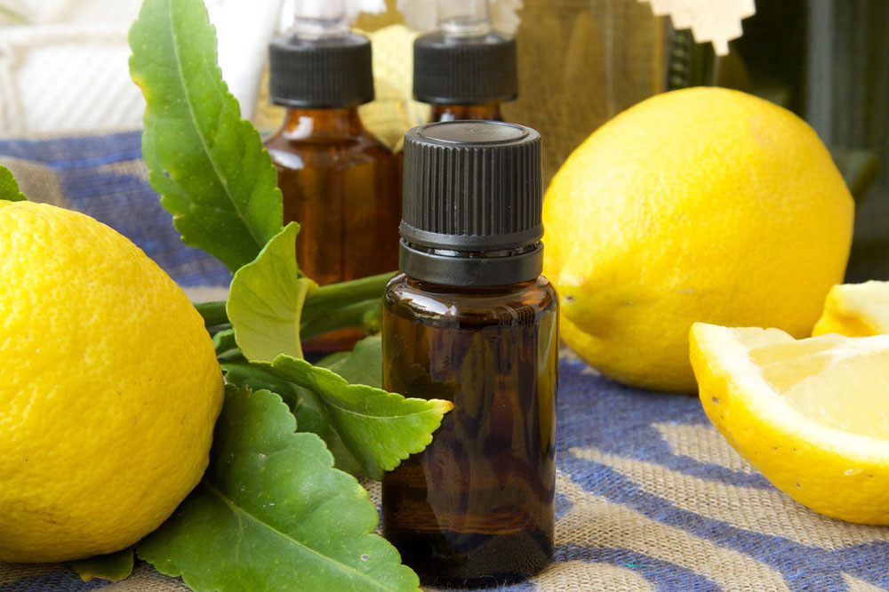 7 Essential Oils to Banish Dandruff
