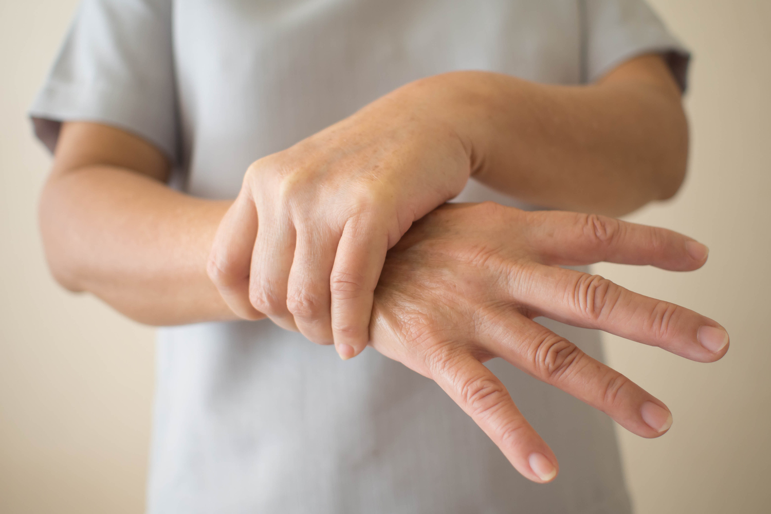 6 Early Warning Signs of Parkinson’s